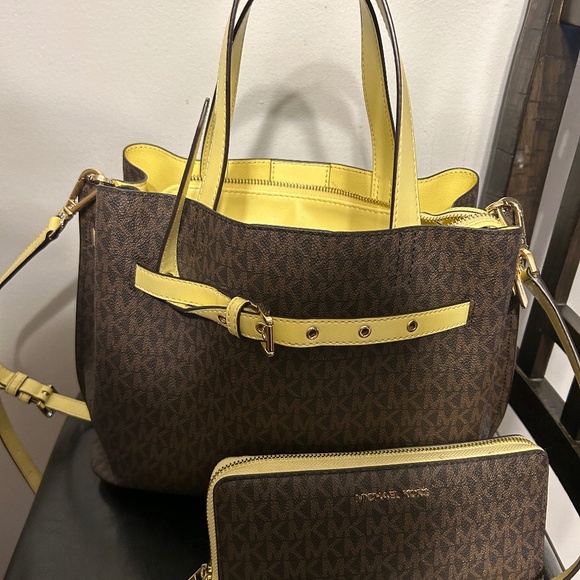 Michael Kors handbag - Picture 1 of 16